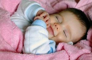 Cколько спит новорожденный ребенок