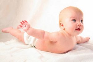 Колики у новорожденных: лечение, признаки, народные методы