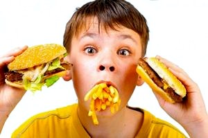 Ребенок и фаст-фуд: как отучить малыша от вредной пищи?